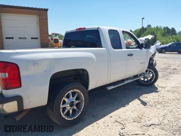 ✅ 2010 Chevrolet Silverado 2500HD • VIN: 1GC5CVBG3AZ266887 • Lot: 42055588. Wystawiony na IAAI z przebiegiem 150 946 mil. Bezpłatny archiwum sprzedaży aukcyjnych z USA i szczegółowy raport historii pojazdu na DreamBid. Zdjęcie 4.
