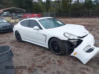 ✅ 2013 Porsche Panamera • VIN: WP0AA2A76DL011954 • Lot: 43394573. Wystawiony na IAAI z przebiegiem 176 123 mil. Bezpłatny archiwum sprzedaży aukcyjnych z USA i szczegółowy raport historii pojazdu na DreamBid. Zdjęcie 1.