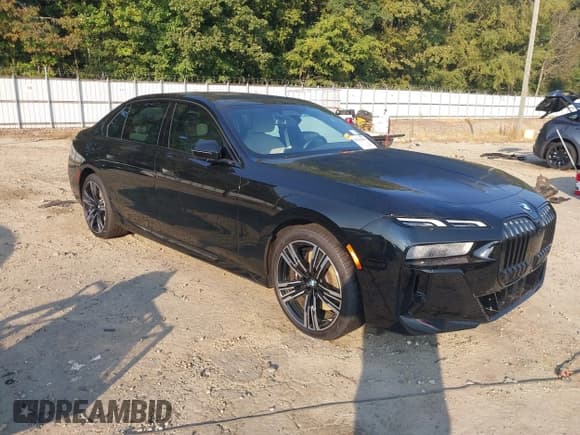 ✅ 2023 BMW 7 Series 760i xDrive • VIN: WBA33EJ03PCM58220 • Lot: 43215951. Wystawiony na IAAI z przebiegiem 34 883 mil. Bezpłatny archiwum sprzedaży aukcyjnych z USA i szczegółowy raport historii pojazdu na DreamBid. Zdjęcie 1.