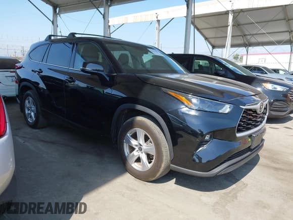 ✅ 2022 Toyota Highlander LE • VIN: 5TDZZRAHXNS554057 • Lot: 42971861. Wystawiony na IAAI z przebiegiem 42 852 mil. Bezpłatny archiwum sprzedaży aukcyjnych z USA i szczegółowy raport historii pojazdu na DreamBid. Zdjęcie 1.