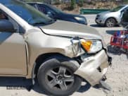 ✅ 2010 Toyota RAV4 • VIN: JTMBF4DV0AD023616 • Lot: 43211832. Wystawiony na IAAI z przebiegiem 130 211 mil. Bezpłatny archiwum sprzedaży aukcyjnych z USA i szczegółowy raport historii pojazdu na DreamBid. Zdjęcie 6.