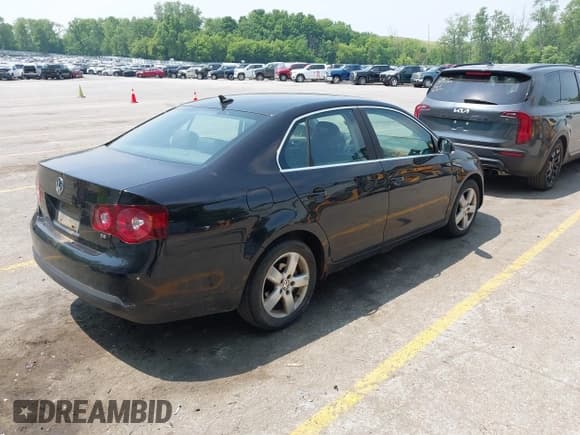 ✅ 2008 Volkswagen Jetta SE • VIN: 3VWRZ71K18M160304 • Lot: 42484836. Wystawiony na IAAI z przebiegiem 185 592 mil. Bezpłatny archiwum sprzedaży aukcyjnych z USA i szczegółowy raport historii pojazdu na DreamBid. Zdjęcie 4.