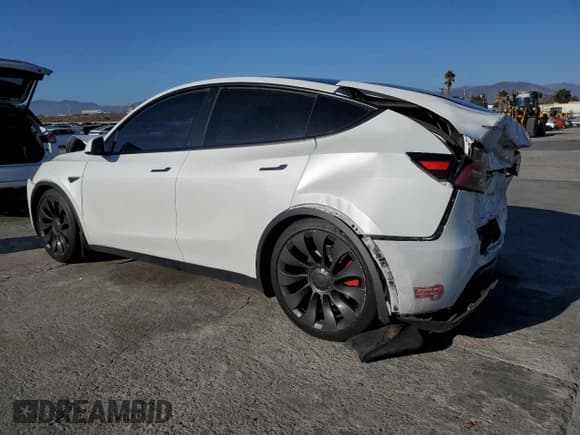 ✅ 2023 Tesla Model Y Performance • VIN: 7SAYGDEF4PF738918 • Lot: 82305325. Wystawiony na Copart z przebiegiem 71 321 mil. Bezpłatny archiwum sprzedaży aukcyjnych z USA i szczegółowy raport historii pojazdu na DreamBid. Zdjęcie 2.