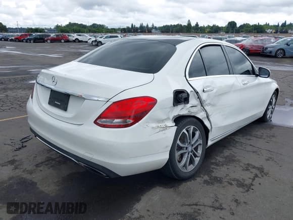 ✅ 2016 Mercedes-Benz C 300 • VIN: 55SWF4JB5GU158957 • Lot: 42385975. Wystawiony na IAAI z przebiegiem 133 486 mil. Bezpłatny archiwum sprzedaży aukcyjnych z USA i szczegółowy raport historii pojazdu na DreamBid. Zdjęcie 4.
