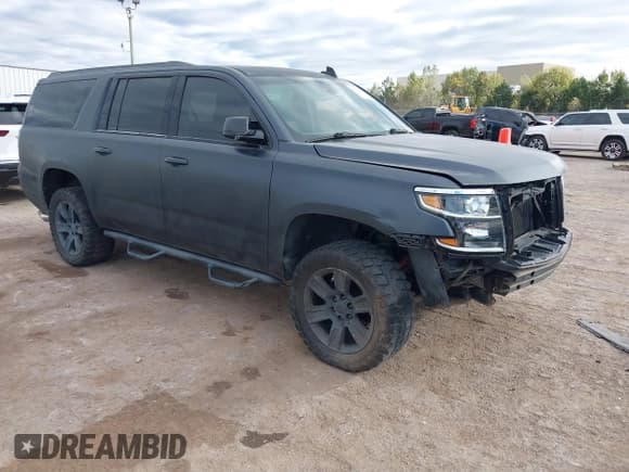 ✅ 2016 Chevrolet Suburban LT • VIN: 1GNSKHKC9GR317622 • Lot: 43579400. Wystawiony na IAAI z przebiegiem 92 808 mil. Bezpłatny archiwum sprzedaży aukcyjnych z USA i szczegółowy raport historii pojazdu na DreamBid. Zdjęcie 1.