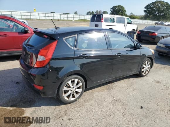 ✅ 2014 Hyundai Accent SE • VIN: KMHCU5AE6EU182467 • Lot: 70655664. Wystawiony na Copart z przebiegiem 95 726 mil. Bezpłatny archiwum sprzedaży aukcyjnych z USA i szczegółowy raport historii pojazdu na DreamBid. Zdjęcie 3.