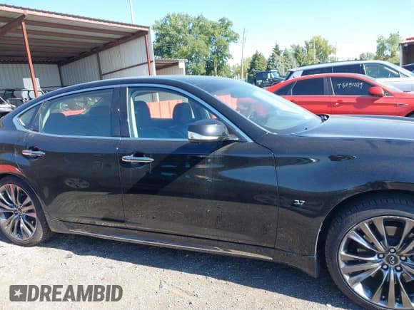 ✅ 2017 Infiniti Q70 3.7 • VIN: JN1BY1PR1HM210707 • Lot: 43153431. Listed on IAAI with 221,229 mi. Free auction sales archive from the USA and detailed vehicle history report at DreamBid. Image 13.