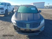 ✅ 2017 Lincoln MKC Select • VIN: 5LMCJ2D97HUL00792 • Лот: 43548211. Опубликован ранее на IAAI с пробегом 91 113 миль. Бесплатный доступ к архиву аукционных продаж из США и подробный отчёт об истории автомобиля на DreamBid. Изображение 13.
