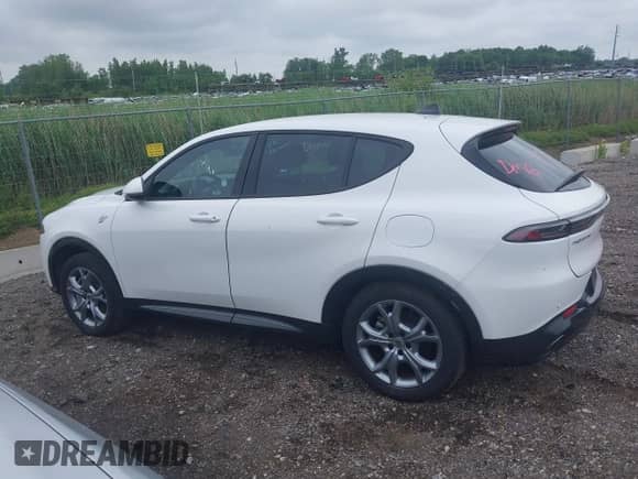 2024 Dodge Hornet R/T z VIN ZACPDFCW8R3A33462, wystawiony jako IAAI lot #42623447 z przebiegiem 19 731 mil mil oraz . Historia ofert i sprzedaży dostępna na DreamBid. Obrazek 14.