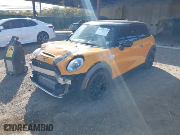 ✅ 2015 MINI Hardtop S • VIN: WMWXP7C58F2A61197 • Lot: 43457332. Listed on IAAI with 142,557 mi. Free auction sales archive from the USA and detailed vehicle history report at DreamBid. Image 18.