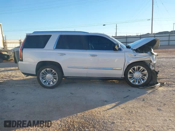 ✅ 2020 Cadillac Escalade Platinum • VIN: 1GYS4DKJ1LR119759 • Лот: 43529960. Опубликован ранее на IAAI с пробегом Не указан. Бесплатный доступ к архиву аукционных продаж из США и подробный отчёт об истории автомобиля на DreamBid. Изображение 14.