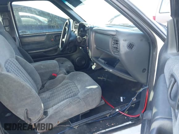 ✅ 2000 Chevrolet S-10 LS • VIN: 1GCCS1953Y8265178 • Лот: 41309075. Опубликован ранее на IAAI с пробегом 206 846 миль. Бесплатный доступ к архиву аукционных продаж из США и подробный отчёт об истории автомобиля на DreamBid. Изображение 5.