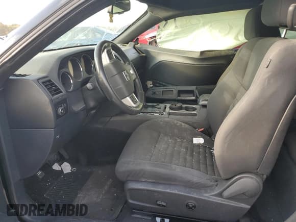 ✅ 2013 Dodge Challenger R/T • VIN: 2C3CDYBT0DH595526 • Lot: 77472664. Wystawiony na Copart z przebiegiem Nie podano. Bezpłatny archiwum sprzedaży aukcyjnych z USA i szczegółowy raport historii pojazdu na DreamBid. Zdjęcie 7.