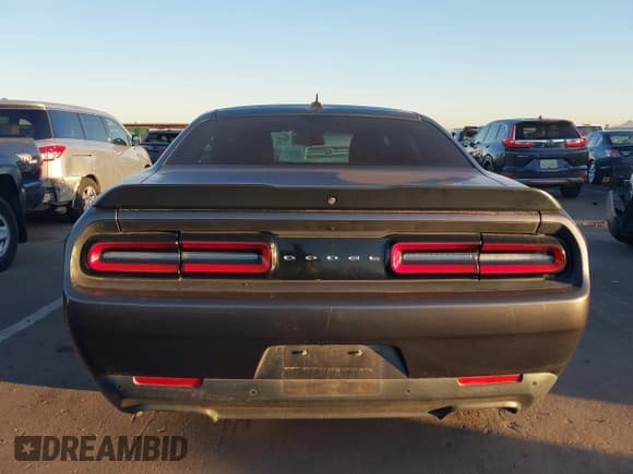 ✅ 2018 Dodge Challenger R/T Scat Pack • VIN: 2C3CDZFJXJH298256 • Лот: 43550888. Опубликован ранее на IAAI с пробегом 98 034 миль. Бесплатный доступ к архиву аукционных продаж из США и подробный отчёт об истории автомобиля на DreamBid. Изображение 16.