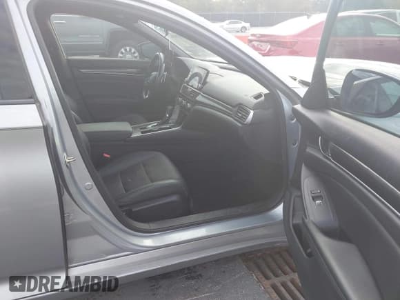 ✅ 2019 Honda Accord Sport • VIN: 1HGCV1F35KA063051 • Lot: 43331656. Wystawiony na IAAI z przebiegiem 96 985 mil. Bezpłatny archiwum sprzedaży aukcyjnych z USA i szczegółowy raport historii pojazdu na DreamBid. Zdjęcie 5.