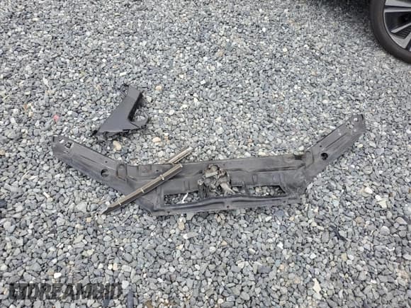 ✅ 1998 Lexus ES 300 • VIN: JT8BF28G3W5039325 • Лот: 69311575. Опубликован ранее на Copart с пробегом Не указан. Бесплатный доступ к архиву аукционных продаж из США и подробный отчёт об истории автомобиля на DreamBid. Изображение 12.