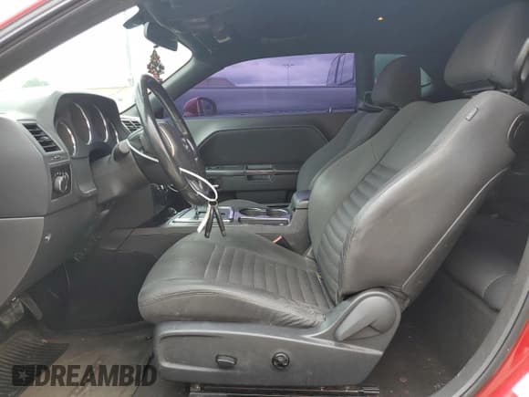 ✅ 2012 Dodge Challenger SXT • VIN: 2C3CDYAG4CH187050 • Lot: 52743774. Wystawiony na Copart z przebiegiem 191 096 mil. Bezpłatny archiwum sprzedaży aukcyjnych z USA i szczegółowy raport historii pojazdu na DreamBid. Zdjęcie 7.