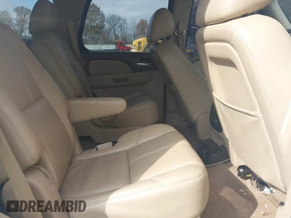 ✅ 2013 Chevrolet Tahoe LT • VIN: 1GNSCBE01DR331571 • Lot: 43713192. Wystawiony na IAAI z przebiegiem 167 814 mil. Bezpłatny archiwum sprzedaży aukcyjnych z USA i szczegółowy raport historii pojazdu na DreamBid. Zdjęcie 8.