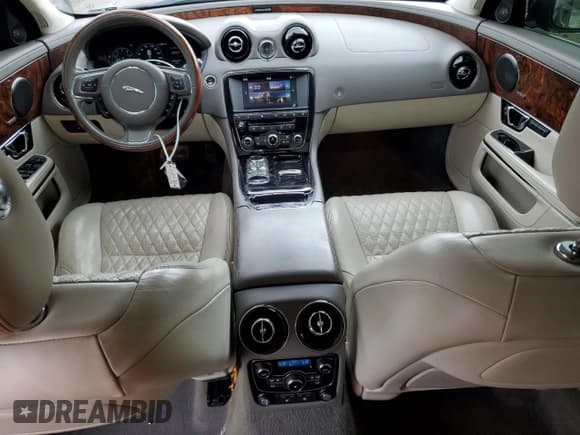 ✅ 2017 Jaguar XJ Portfolio • VIN: SAJWJ2GD1H8W11245 • Lot: 58015635. Listed on Copart with 85,978 mi. Free auction sales archive from the USA and detailed vehicle history report at DreamBid. Image 8.