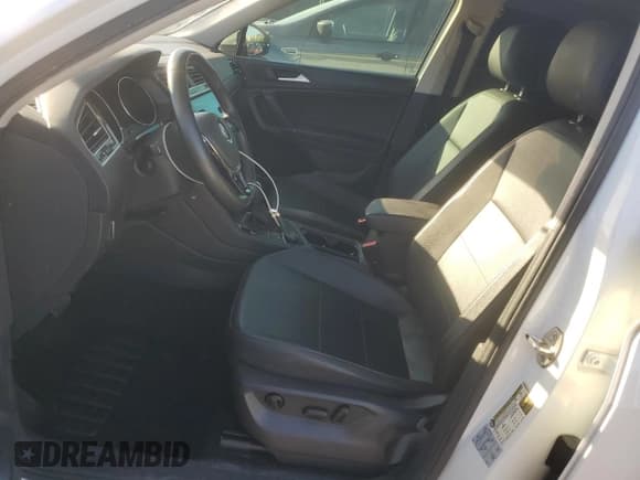 ✅ 2020 Volkswagen Tiguan SE • VIN: 3VV2B7AX6LM077904 • Lot: 92167605. Wystawiony na Copart z przebiegiem 152 947 mil. Bezpłatny archiwum sprzedaży aukcyjnych z USA i szczegółowy raport historii pojazdu na DreamBid. Zdjęcie 7.