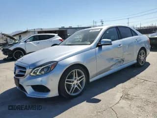 ✅ 2015 Mercedes-Benz E 400 • VIN: WDDHF6FBXFB155428 • Лот: 65840673. Опубликован ранее на Copart с пробегом 61 012 миль. Бесплатный доступ к архиву аукционных продаж из США и подробный отчёт об истории автомобиля на DreamBid. Изображение 1.