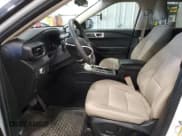 ✅ 2022 Ford Explorer • VIN: 1FMSK7BH8NGA18125 • Lot: 52242975. Wystawiony na Copart z przebiegiem 35 127 mil. Bezpłatny archiwum sprzedaży aukcyjnych z USA i szczegółowy raport historii pojazdu na DreamBid. Zdjęcie 7.