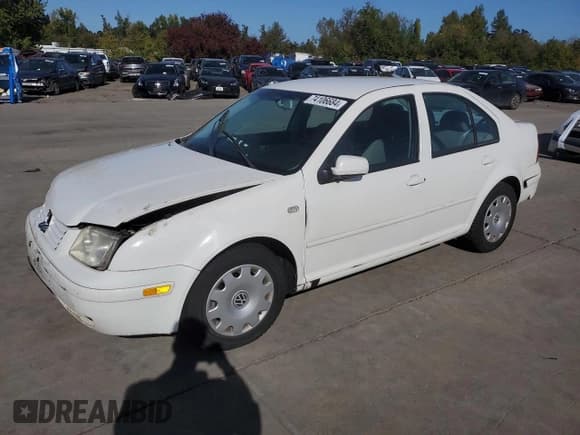 ✅ 2000 Volkswagen Jetta GL • VIN: 3VWRC29M5YM085584 • Lot: 74106684. Listed on Copart with 83,304 mi. Free auction sales archive from the USA and detailed vehicle history report at DreamBid. Image 1.