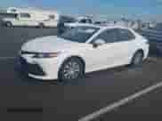 2023 Toyota Camry Hybrid LE z VIN 4T1H31AK4PU047742, wystawiony jako IAAI lot #42683858 z przebiegiem 19 619 mil mil oraz . Historia ofert i sprzedaży dostępna na DreamBid. Obrazek 2.