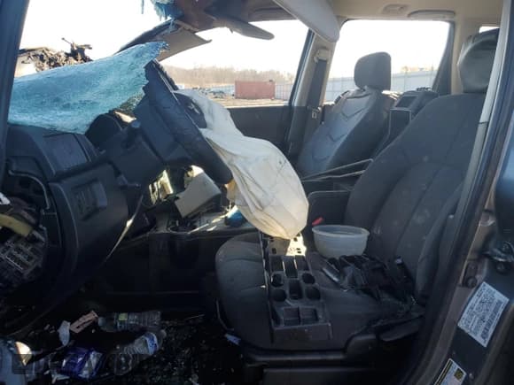 ✅ 2005 Mitsubishi Endeavor LS • VIN: 4A4MN21S95E065592 • Lot: 46726875. Wystawiony na Copart z przebiegiem Nie podano. Bezpłatny archiwum sprzedaży aukcyjnych z USA i szczegółowy raport historii pojazdu na DreamBid. Zdjęcie 7.