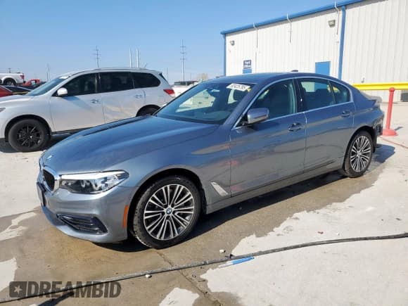 ✅ 2019 BMW 5 Series 540i • VIN: WBAJE5C52KWW03121 • Лот: 92425795. Опубликован ранее на Copart с пробегом 52 194 миль. Бесплатный доступ к архиву аукционных продаж из США и подробный отчёт об истории автомобиля на DreamBid. Изображение 1.