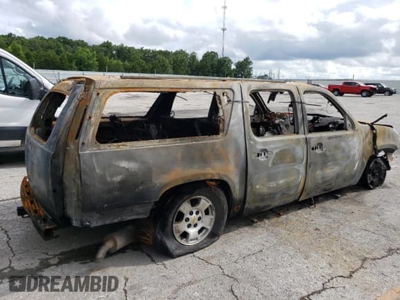 ✅ 2008 Chevrolet Suburban 1LT • VIN: 1GNFK16328J224136 • Lot: 60816775. Wystawiony na Copart z przebiegiem Nie podano. Bezpłatny archiwum sprzedaży aukcyjnych z USA i szczegółowy raport historii pojazdu na DreamBid. Zdjęcie 3.