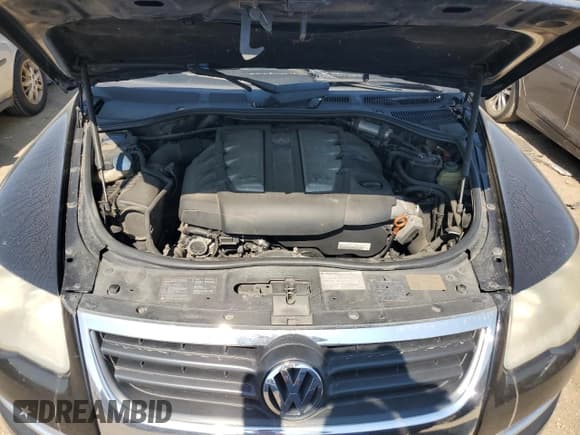✅ 2010 Volkswagen Touareg V6 • VIN: WVGFK7A94AD001443 • Lot: 68187825. Listed on Copart with 154,232 mi. Free auction sales archive from the USA and detailed vehicle history report at DreamBid. Image 11.