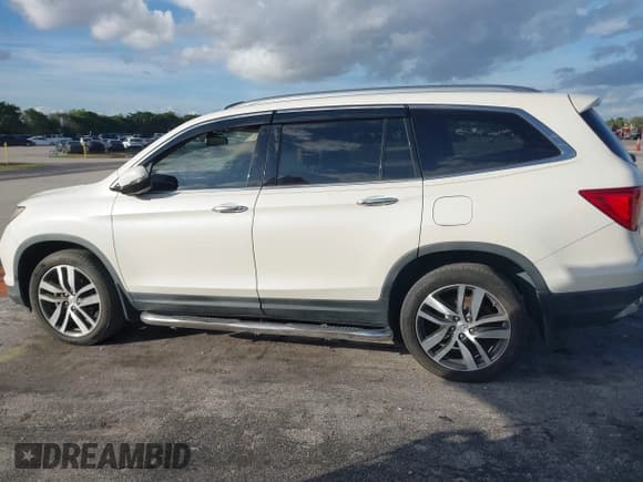 ✅ 2017 Honda Pilot Elite • VIN: 5FNYF6H04HB031645 • Lot: 43847465. Wystawiony na IAAI z przebiegiem 93 815 mil. Bezpłatny archiwum sprzedaży aukcyjnych z USA i szczegółowy raport historii pojazdu na DreamBid. Zdjęcie 14.