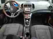 2013 Chevrolet Sonic LT с VIN 1G1JD6SB4D4254909, выставлен на аукционе Copart как лот 84000424 с пробегом 101 631 миль миль и Чистый • Clean title. История ставок и продаж доступна на DreamBid. Изображение 8.