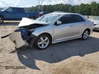 2014 Toyota Camry L z VIN 4T1BF1FK6EU329092, wystawiony jako Copart lot #68967305 z przebiegiem Nie podano mil oraz Szkoda całkowita • Salvage title. Historia ofert i sprzedaży dostępna na DreamBid. Obrazek 1.