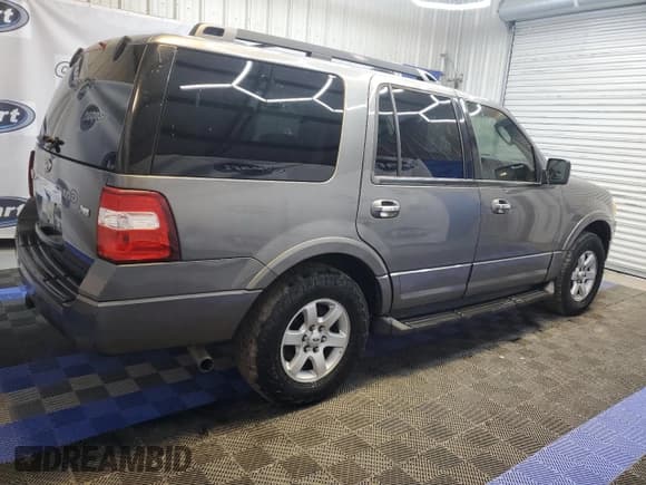 ✅ 2010 Ford Expedition SSV • VIN: 1FMJU1F5XAEB60985 • Лот: 88861195. Опубликован ранее на Copart с пробегом 270 526 миль. Бесплатный доступ к архиву аукционных продаж из США и подробный отчёт об истории автомобиля на DreamBid. Изображение 3.