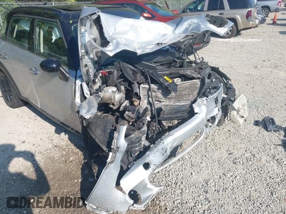 ✅ 2011 MINI Countryman S • VIN: WMWZC5C54BWH99686 • Лот: 43240906. Опубликован ранее на IAAI с пробегом Не указан. Бесплатный доступ к архиву аукционных продаж из США и подробный отчёт об истории автомобиля на DreamBid. Изображение 6.