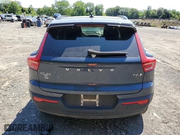 ✅ 2022 Volvo XC40 R-Design • VIN: YV4162UM6N2646308 • Lot: 61698813. Listed on Copart with 25,753 mi. Free auction sales archive from the USA and detailed vehicle history report at DreamBid. Image 6.