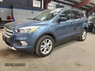 2018 Ford Escape SE z VIN 1FMCU9GD3JUB65853, wystawiony jako Copart lot #89906335 z przebiegiem 143 377 mil mil oraz Czysty tytuł • Clean title. Historia ofert i sprzedaży dostępna na DreamBid. Obrazek 1.