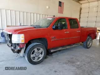 ✅ 2014 Chevrolet Silverado 2500HD LT • VIN: 1GC1CXCG3EF122370 • Lot: 71971765. Wystawiony na Copart z przebiegiem 259 701 mil. Bezpłatny archiwum sprzedaży aukcyjnych z USA i szczegółowy raport historii pojazdu na DreamBid. Zdjęcie 1.