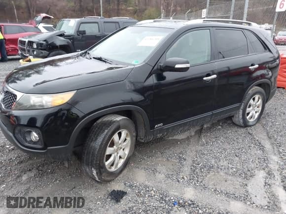 ✅ 2011 Kia Sorento LX • VIN: 5XYKTDA15BG140878 • Lot: 43786709. Wystawiony na IAAI z przebiegiem 219 812 mil. Bezpłatny archiwum sprzedaży aukcyjnych z USA i szczegółowy raport historii pojazdu na DreamBid. Zdjęcie 2.