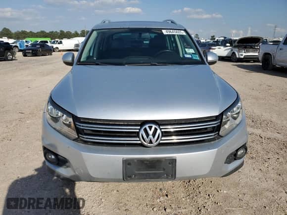 2013 Volkswagen Tiguan SE z VIN WVGAV7AX5DW512832, wystawiony jako Copart lot #49645605 z przebiegiem 121 341 mil mil oraz Czysty tytuł • Clean title. Historia ofert i sprzedaży dostępna na DreamBid. Obrazek 5.