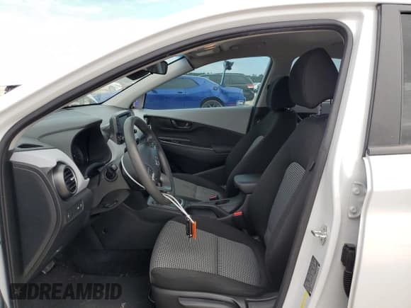 ✅ 2020 Hyundai Kona SE • VIN: KM8K12AA8LU595472 • Лот: 71002764. Опубликован ранее на Copart с пробегом 37 106 миль. Бесплатный доступ к архиву аукционных продаж из США и подробный отчёт об истории автомобиля на DreamBid. Изображение 7.