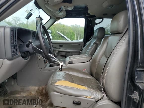 ✅ 2004 Chevrolet Suburban LT • VIN: 1GNFK16T54J101330 • Лот: 55530315. Опубликован ранее на Copart с пробегом 164 755 миль. Бесплатный доступ к архиву аукционных продаж из США и подробный отчёт об истории автомобиля на DreamBid. Изображение 7.