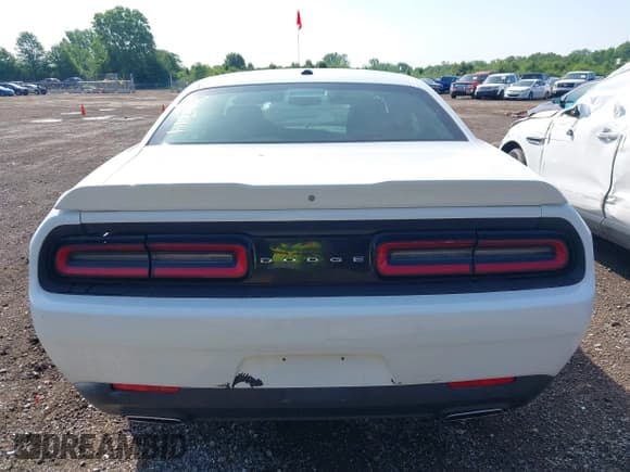 ✅ 2019 Dodge Challenger SXT • VIN: 2C3CDZAG8KH677561 • Lot: 42545323. Wystawiony na IAAI z przebiegiem 72 429 mil. Bezpłatny archiwum sprzedaży aukcyjnych z USA i szczegółowy raport historii pojazdu na DreamBid. Zdjęcie 16.