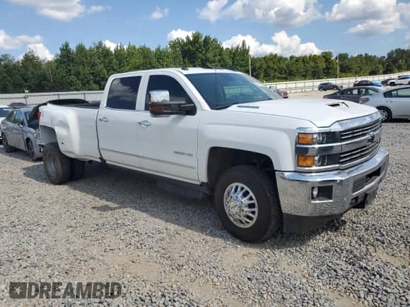 2017 Chevrolet Silverado 3500HD LTZ с VIN 1GC4K0EY2HF228603, выставлен на аукционе Copart как лот 67511545 с пробегом 111 898 миль миль и Списание • Salvage title. История ставок и продаж доступна на DreamBid. Изображение 4.