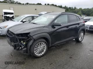 ✅ 2019 Hyundai Kona SEL • VIN: KM8K2CAA9KU321148 • Лот: 68429553. Опубликован ранее на Copart с пробегом 58 315 миль. Бесплатный доступ к архиву аукционных продаж из США и подробный отчёт об истории автомобиля на DreamBid. Изображение 1.