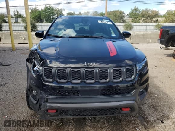 ✅ 2025 Jeep Compass Trailhawk • VIN: 3C4NJDDN5ST570100 • Lot: 87099275. Wystawiony na Copart z przebiegiem 9 876 mil. Bezpłatny archiwum sprzedaży aukcyjnych z USA i szczegółowy raport historii pojazdu na DreamBid. Zdjęcie 5.