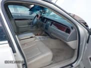 ✅ 2007 Lincoln Town Car Signature Limited • VIN: 1LNHM82V97Y629195 • Лот: 42910669. Опубликован ранее на IAAI с пробегом 157 223 миль. Бесплатный доступ к архиву аукционных продаж из США и подробный отчёт об истории автомобиля на DreamBid. Изображение 5.