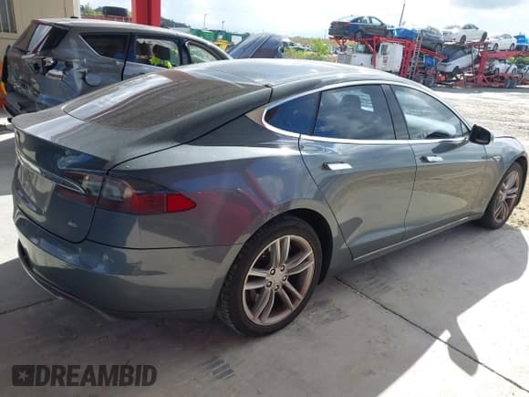 ✅ 2013 Tesla Model S • VIN: 5YJSA1CN9DFP12064 • Lot: 43811297. Wystawiony na IAAI z przebiegiem 157 494 mil. Bezpłatny archiwum sprzedaży aukcyjnych z USA i szczegółowy raport historii pojazdu na DreamBid. Zdjęcie 4.